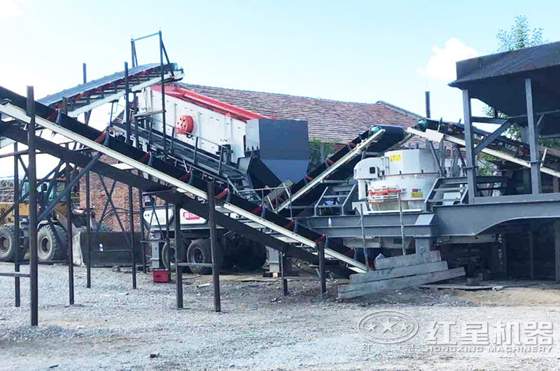 移動(dòng)制砂機(jī)工作現(xiàn)場(chǎng)實(shí)拍圖