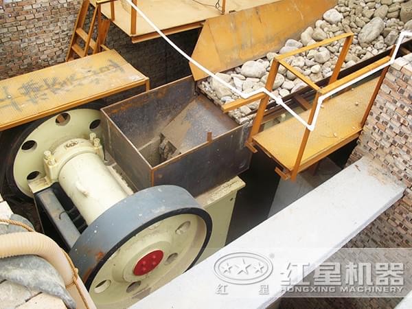 石子破碎機(jī)作業(yè)現(xiàn)場