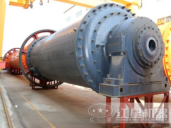 大型礦用球磨機展示 大型礦用球磨機展示