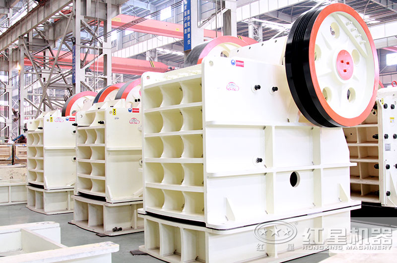 鄂式電石破碎機(jī)圖片 鄂式電石破碎機(jī)圖片