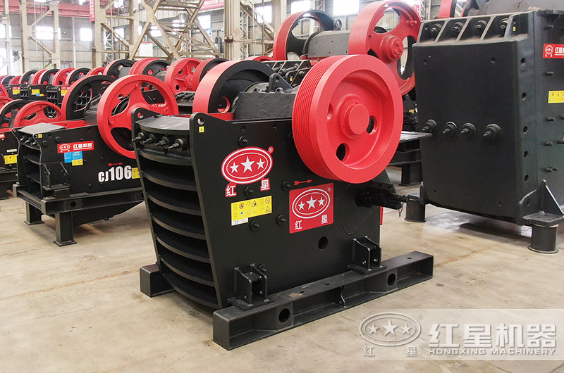 輝綠巖顎式破碎機(jī)圖片 輝綠巖顎式破碎機(jī)圖片