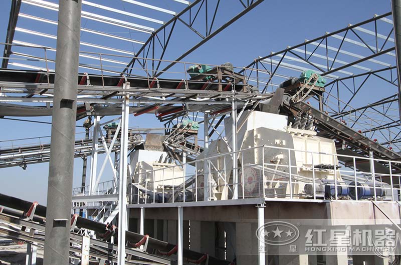 反擊破碎機(jī)圖片 反擊破碎機(jī)圖片