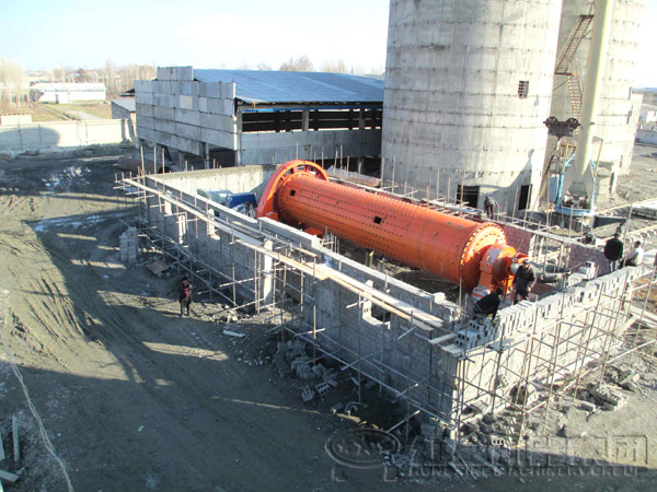 球磨機現(xiàn)場工作圖