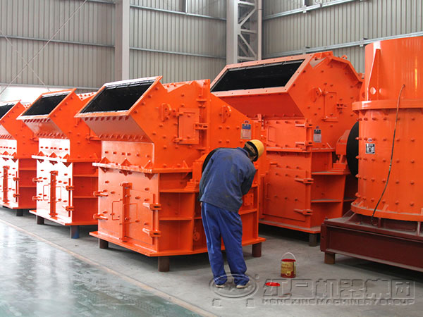 石料細(xì)碎機(jī)生產(chǎn)車(chē)間