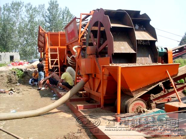 輪斗洗砂機(jī)客戶現(xiàn)場跟蹤服務(wù)