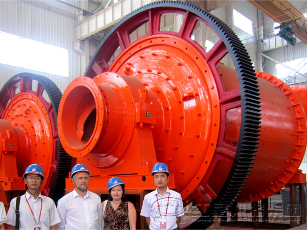 鉀長石球磨機進場參觀