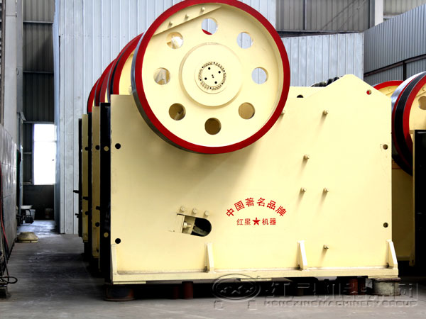 高產(chǎn)顎式破碎機