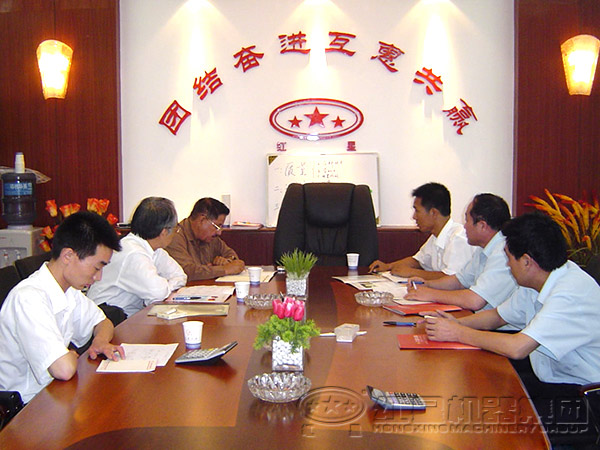 紅星反擊式破碎機(jī)廠家 紅星反擊式破碎機(jī)廠家