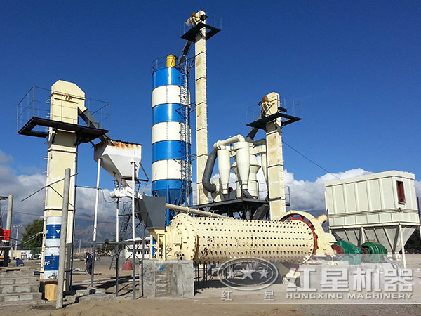 濕式球磨機現(xiàn)場圖 濕式球磨機現(xiàn)場圖