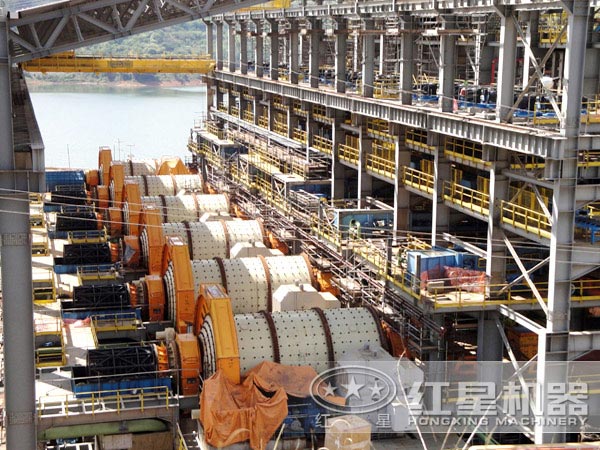 石灰石棒磨機(jī)加工現(xiàn)場 石灰石棒磨機(jī)加工現(xiàn)場