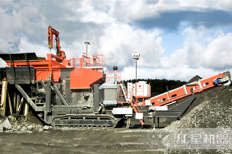 時產(chǎn)30方石子的移動打石機(jī)現(xiàn)場工作圖 時產(chǎn)30方石子的移動打石機(jī)現(xiàn)場工作圖