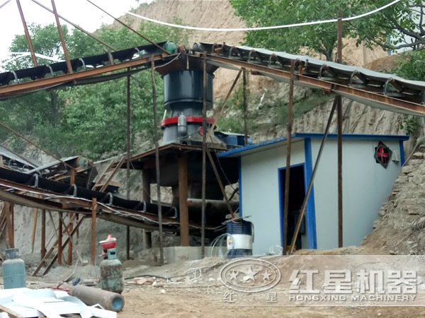 時(shí)產(chǎn)400噸螢石的破碎生產(chǎn)線 時(shí)產(chǎn)400噸螢石的破碎生產(chǎn)線