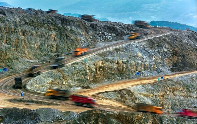 礦山加工現(xiàn)場(chǎng)圖 礦山加工現(xiàn)場(chǎng)圖