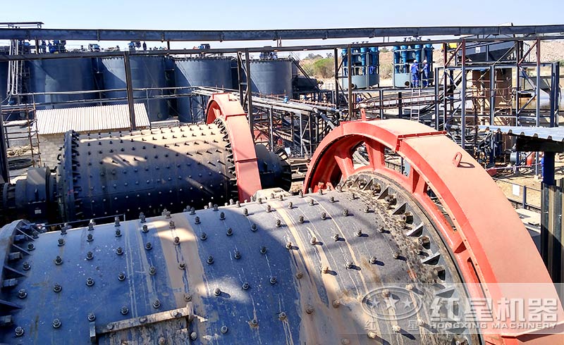 大型節(jié)能環(huán)保球磨機(jī)客戶現(xiàn)場 大型節(jié)能環(huán)保球磨機(jī)客戶現(xiàn)場