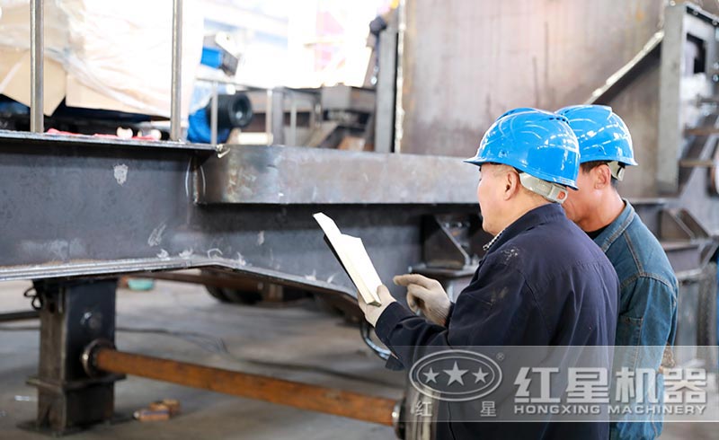 技術(shù)人員現(xiàn)場指導加工圖 技術(shù)人員現(xiàn)場指導加工圖