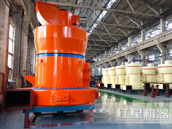 膨潤(rùn)土磨粉機(jī)生產(chǎn)車間 膨潤(rùn)土磨粉機(jī)生產(chǎn)車間