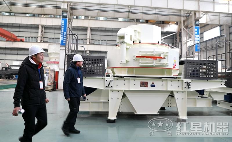 客戶到廠考察河卵石制砂機(jī) 客戶到廠考察河卵石制砂機(jī)