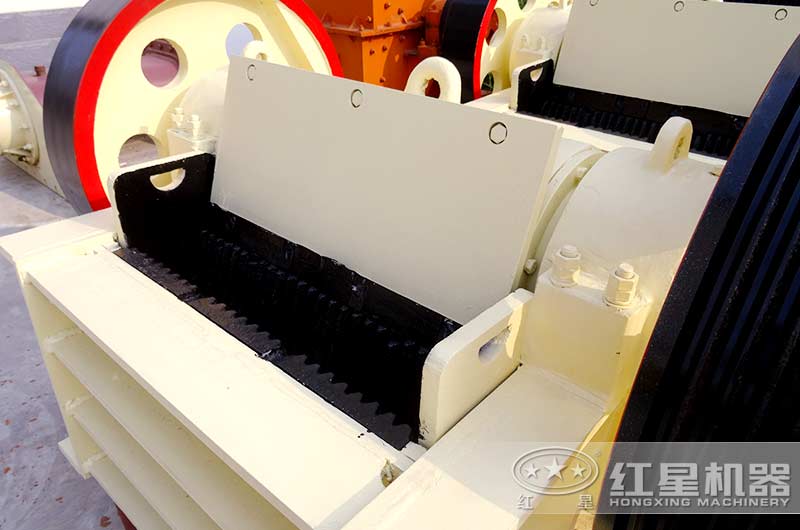 細(xì)顎破碎機(jī)內(nèi)部結(jié)構(gòu)展示