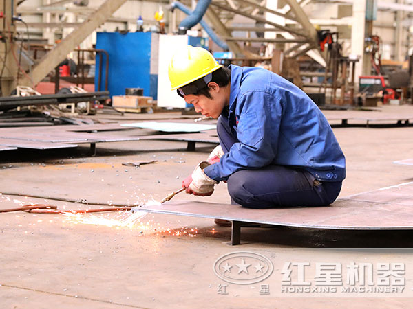 紅星工人車(chē)間作業(yè)現(xiàn)場(chǎng) 紅星工人車(chē)間作業(yè)現(xiàn)場(chǎng)