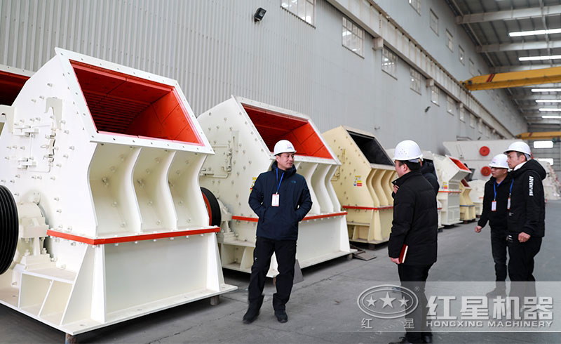 客戶參觀紅星小型磕石機 客戶參觀紅星小型磕石機