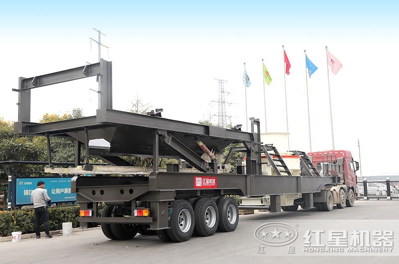 紅星機(jī)器車載混凝土砂石粉碎機(jī)整裝待發(fā) 紅星機(jī)器車載混凝土砂石粉碎機(jī)整裝待發(fā)