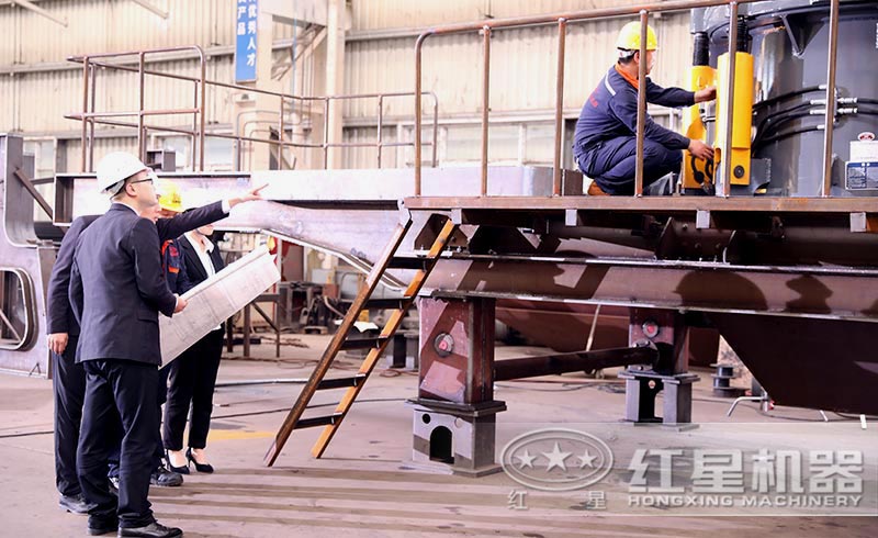 紅星機(jī)器為客戶提供一站式服務(wù) 紅星機(jī)器為客戶提供一站式服務(wù)