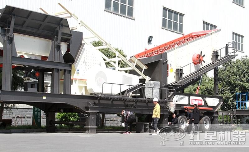 輪胎式移動石料破碎設(shè)備 輪胎式移動石料破碎設(shè)備