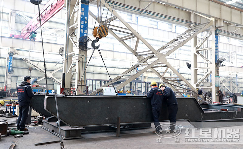 用戶參觀紅星移動石料破碎設(shè)備 用戶參觀紅星移動石料破碎設(shè)備