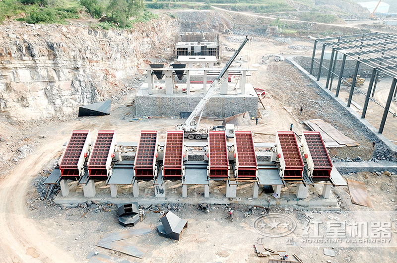 固定錘破打樁現(xiàn)場(chǎng) 固定錘破打樁現(xiàn)場(chǎng)