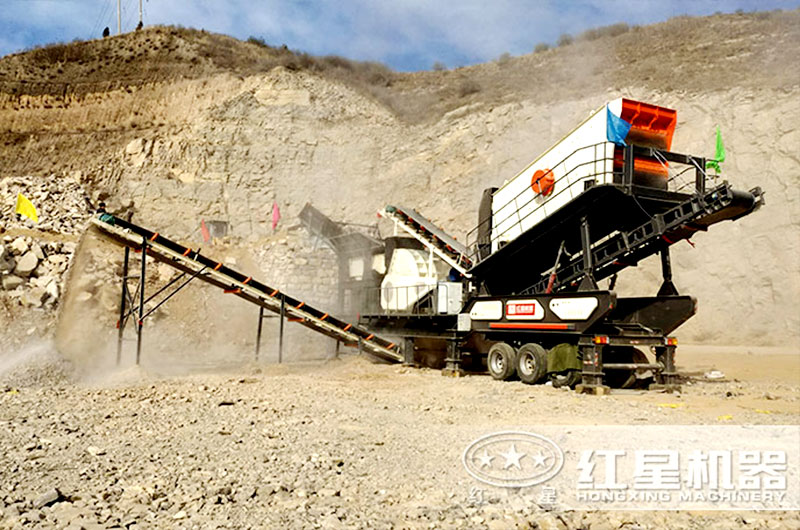 移動(dòng)錘破機(jī)設(shè)備作業(yè)現(xiàn)場(chǎng) 移動(dòng)錘破機(jī)設(shè)備作業(yè)現(xiàn)場(chǎng)