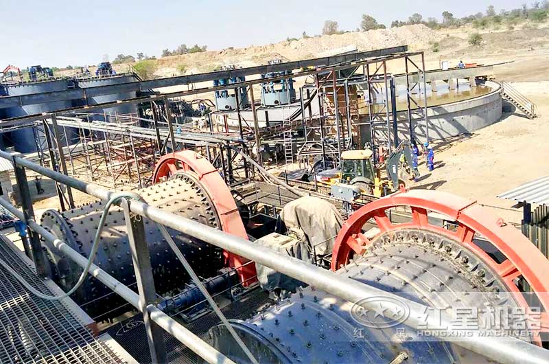 200目石英砂球磨機作業(yè)現(xiàn)場 200目石英砂球磨機作業(yè)現(xiàn)場