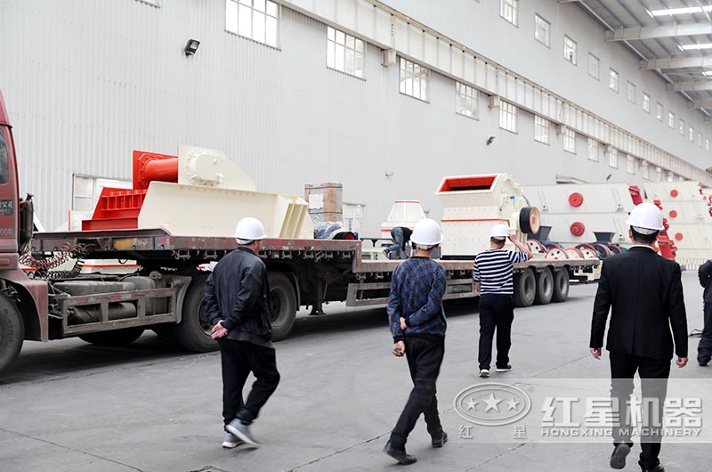 用戶(hù)參觀(guān)紅星機(jī)器2萬(wàn)到4萬(wàn)小型打沙機(jī) 用戶(hù)參觀(guān)紅星機(jī)器2萬(wàn)到4萬(wàn)小型打沙機(jī)