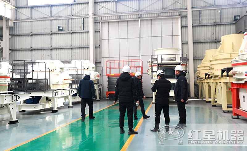 客戶參觀紅星機器石英砂制砂機 客戶參觀紅星機器石英砂制砂機