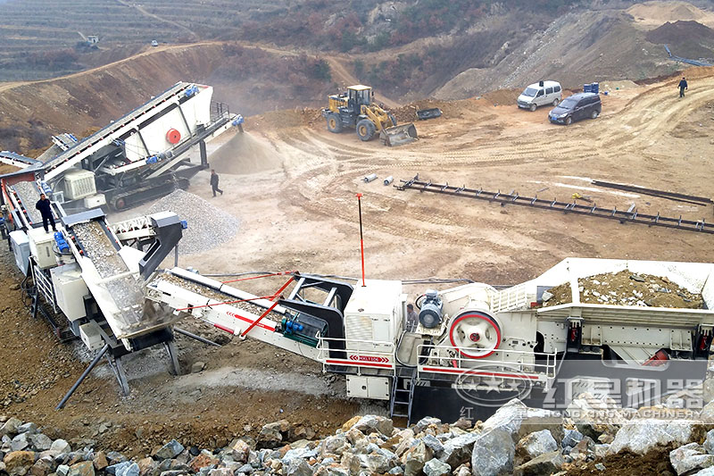山西時產(chǎn)200噸石灰石移動破碎站現(xiàn)場 山西時產(chǎn)200噸石灰石移動破碎站現(xiàn)場