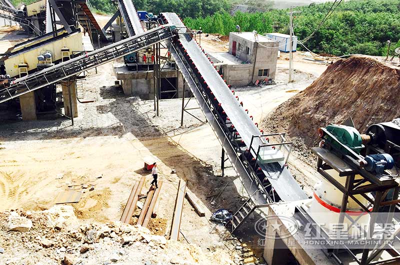 單缸圓錐破碎機(jī)作業(yè)現(xiàn)場(chǎng)