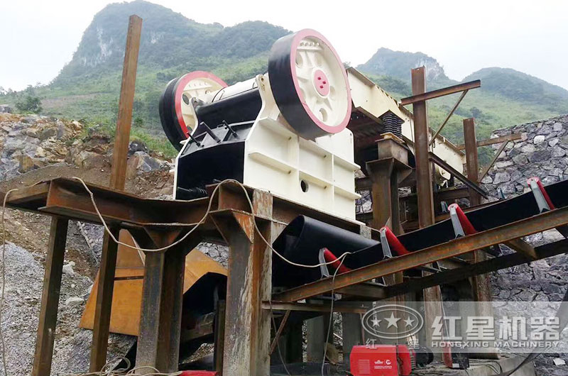 HD德版顎式破碎機(jī)現(xiàn)場實(shí)拍 HD德版顎式破碎機(jī)現(xiàn)場實(shí)拍