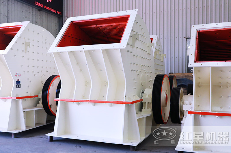 不同型號的重錘式破碎機(jī) 不同型號的重錘式破碎機(jī)