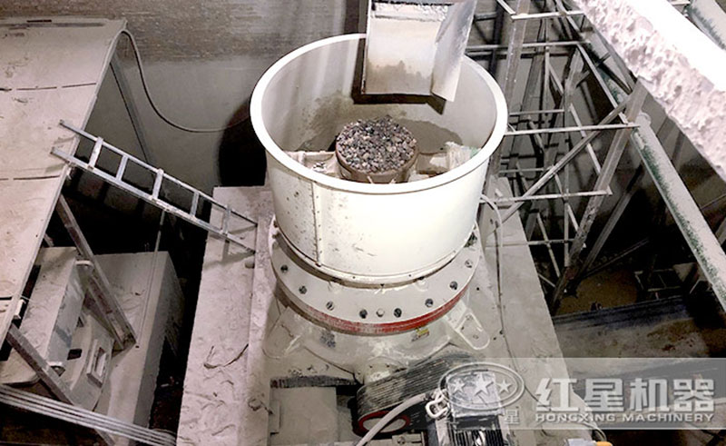 單缸圓錐破碎機(jī)作業(yè)現(xiàn)場(chǎng)細(xì)節(jié)