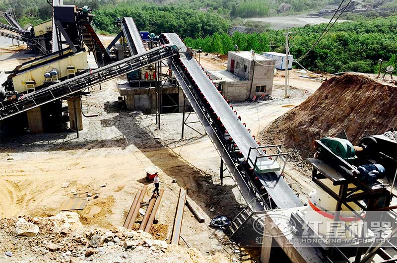 200噸碎石機(jī)作業(yè)現(xiàn)場(chǎng) 200噸碎石機(jī)作業(yè)現(xiàn)場(chǎng)