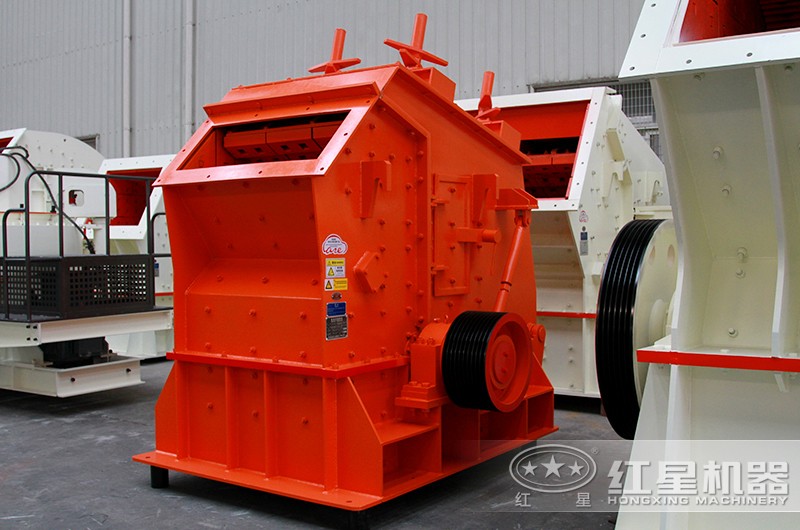 小型反擊式碎石機(jī) 小型反擊式碎石機(jī)