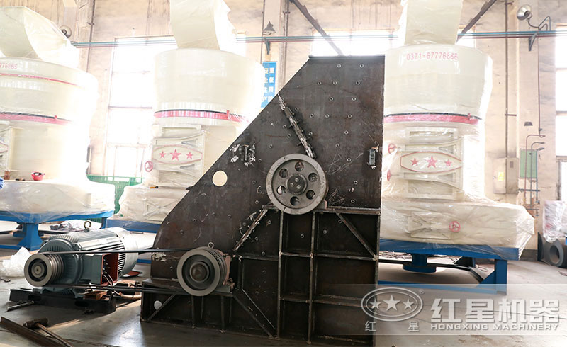 煤矸石破碎機車間作業(yè)圖 煤矸石破碎機車間作業(yè)圖