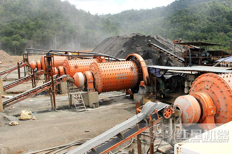 球磨機(jī)磨煤粉現(xiàn)場 球磨機(jī)磨煤粉現(xiàn)場