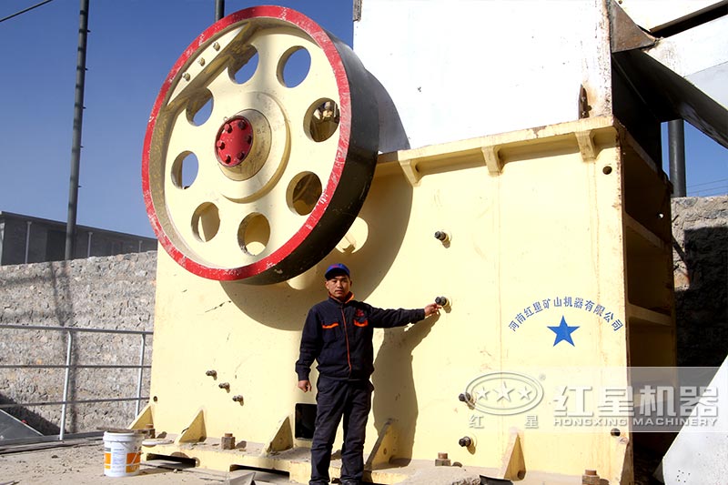 鄂破機(jī)作業(yè)現(xiàn)場 鄂破機(jī)作業(yè)現(xiàn)場