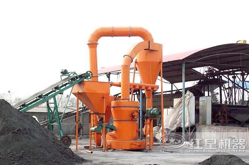 磨粉機(jī)磨煤粉現(xiàn)場 磨粉機(jī)磨煤粉現(xiàn)場