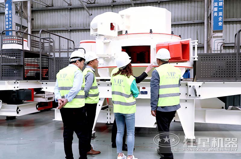 用戶考察紅星機(jī)器石灰石制砂設(shè)備 用戶考察紅星機(jī)器石灰石制砂設(shè)備
