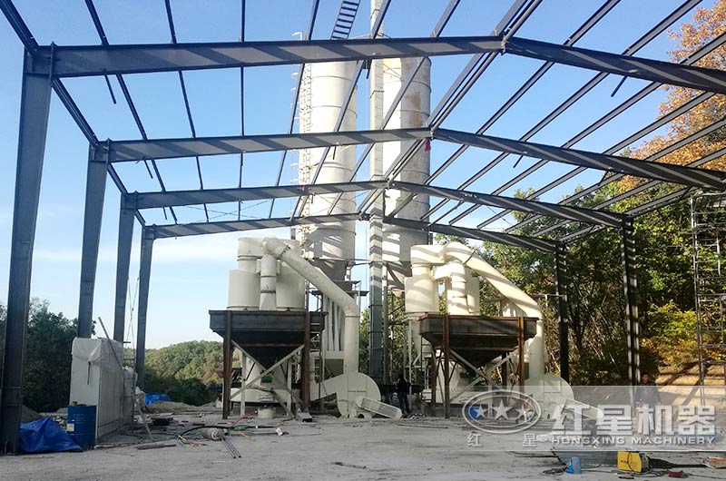 雷蒙粉磨機作業(yè)現(xiàn)場 雷蒙粉磨機作業(yè)現(xiàn)場