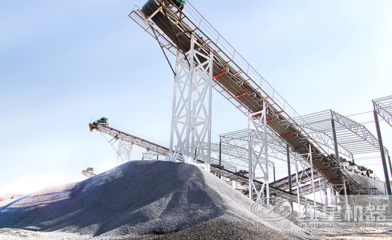 大型固定式混凝土再生粉碎機(jī)現(xiàn)場(chǎng)