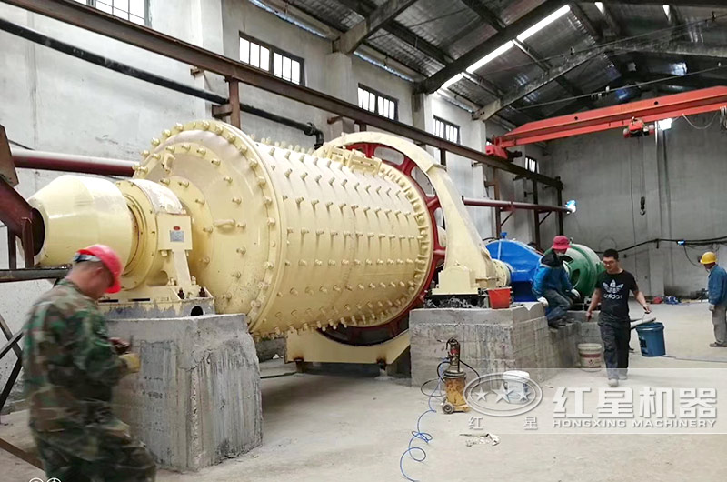 球磨機安裝現(xiàn)場 球磨機安裝現(xiàn)場
