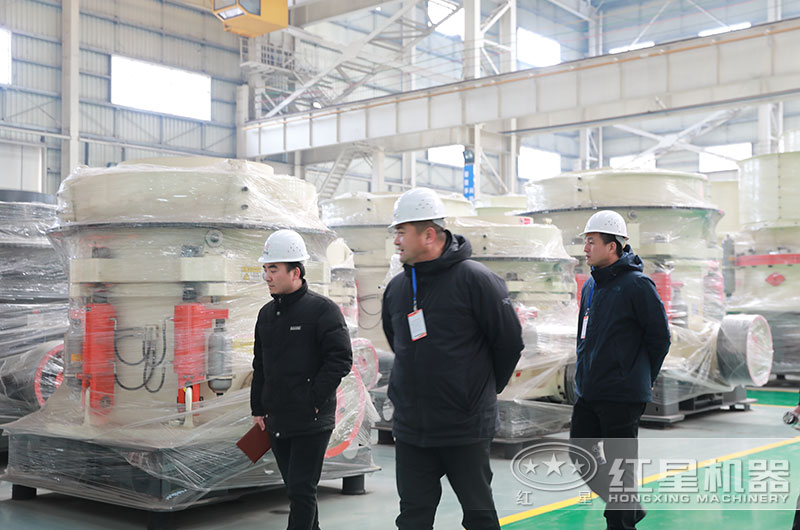 客戶參觀圓錐破車間 客戶參觀圓錐破車間