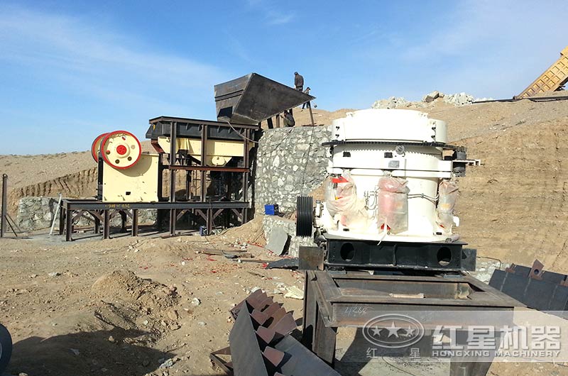 花崗巖破碎生產(chǎn)現(xiàn)場(chǎng) 花崗巖破碎生產(chǎn)現(xiàn)場(chǎng)